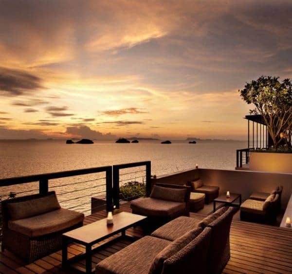 Den Strand von Konnos erreichst du ganz einfach zu Fuß, mit dem Fahrrad oder Auto.