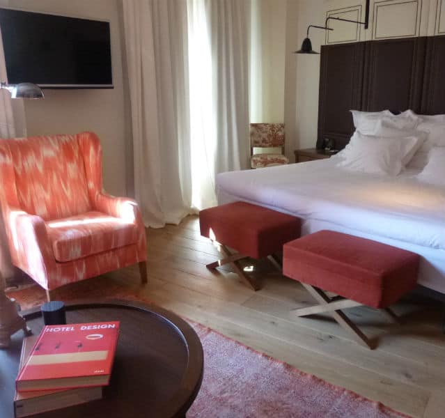 Maximalismus, statt Minimalismus, heißt der neue Trend in Hotelzimmern, wie hier im Cort Hotel: viele verschiedene Stile, Kompaktheit, Gemütlichkeit