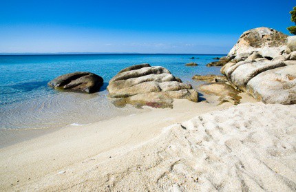 Der Sarti Beach ist einer der schönsten Strände Griechenlands mit kilometerlangem feinen Sandstrand.