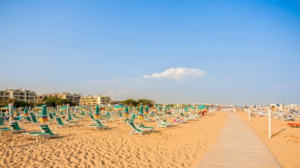 Der weitläufige, flachabfallende und wunderschöne Bibione Strand in Italien
