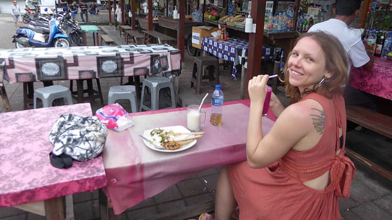 TUI Bloggerin Lydia isst Streetfood in Ubud