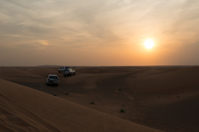 Jeep Safari in den Sonnenuntergang