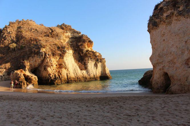 In der kleinen Bucht der Praia dos Três Irmãos könnt ihr so richtig entspannen
