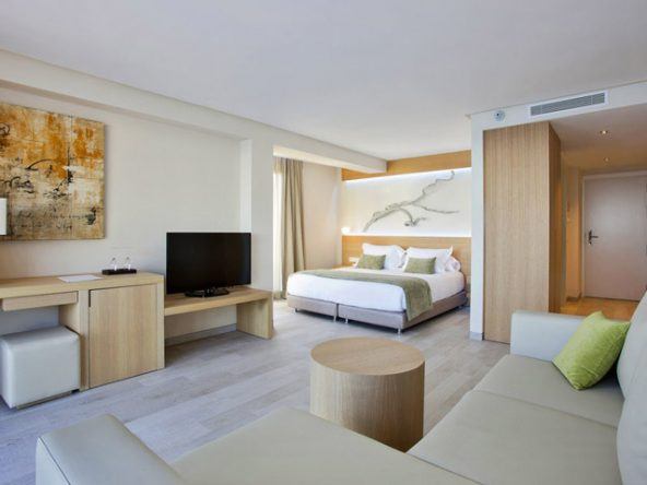 Auch die Zimmer im Hotel sind modern und elegant eingerichtet
