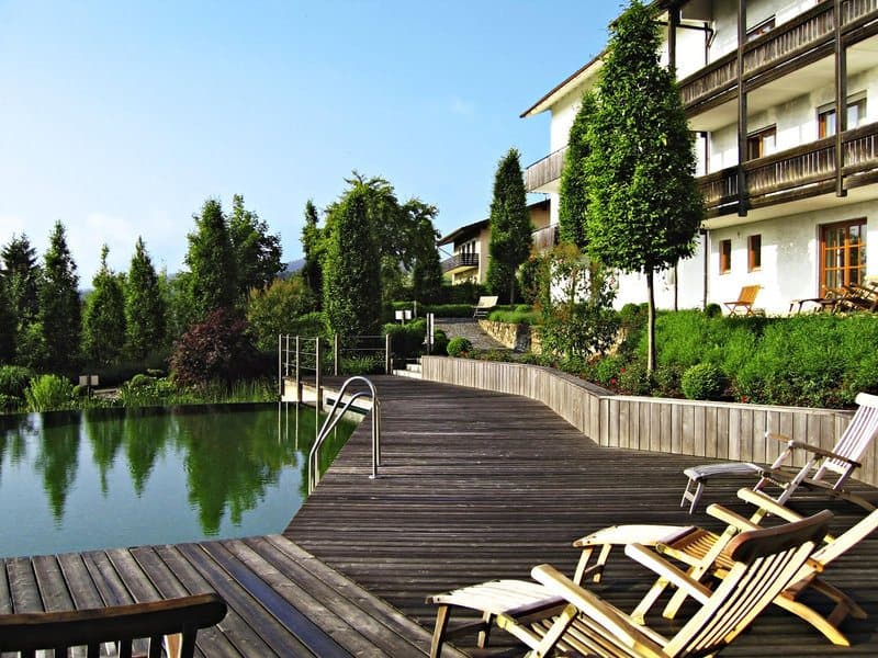 Entspannung am Naturpool in ruhiger Umgebung im Hotel Christiane in Bayern