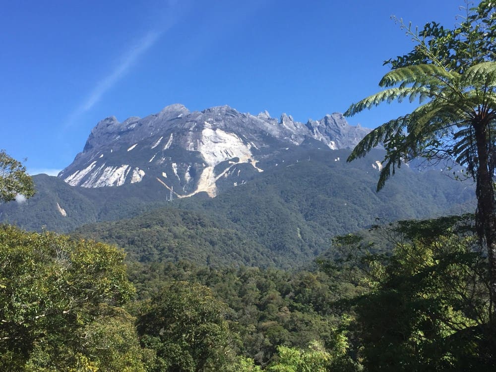 Von der Spitze des Mt. Kinabalu kann man bei gutem Wetter sogar das Meer sehen