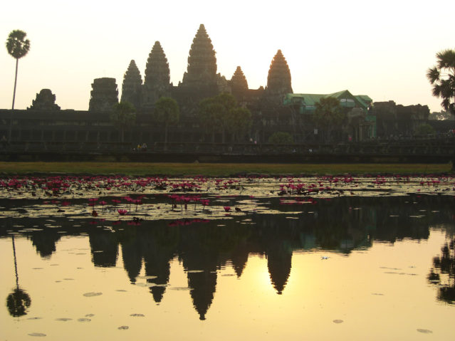 Dafür lohnt sich das Warten: Sonnenaufgang über Angkor Wat
