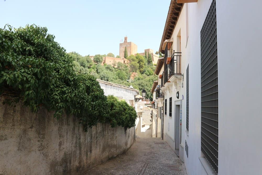 Im Automatikmodus geknipst: Blick auf Alhambra von der Altstadt Granadas