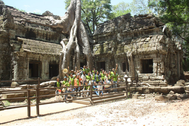 Auch beim Besuch von Angkor ist das "Going Green" Shirt natürlich mit dabei!