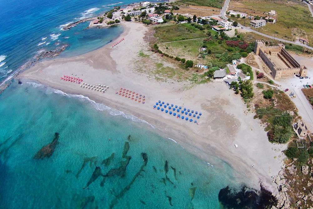 Der Strand von Frangokastello eignet sich hervorragend für euren Familienurlaub auf Kreta