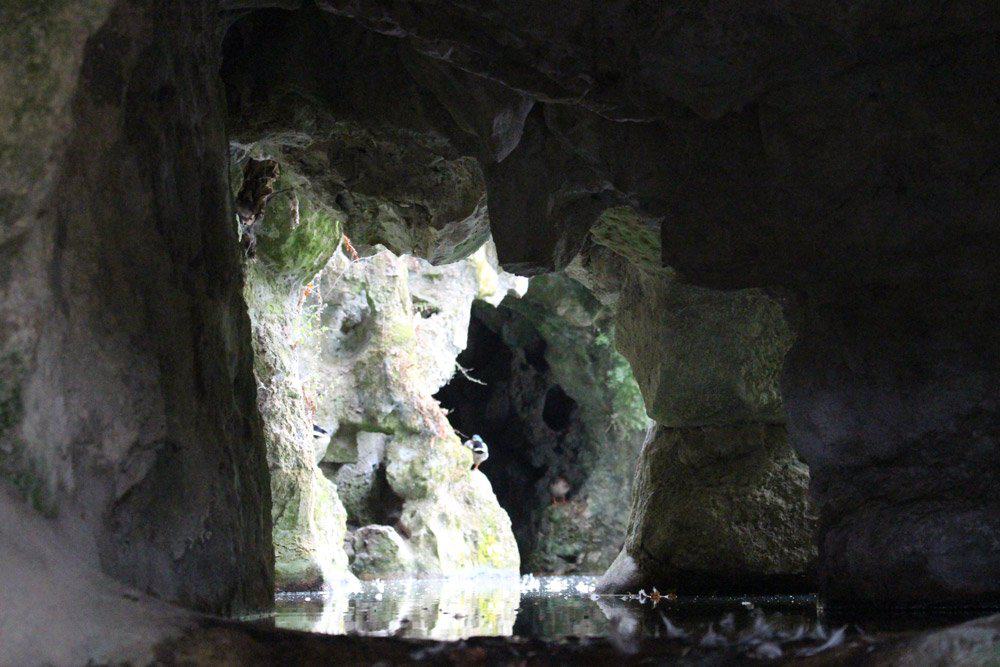 Quinta da Regaleira ist ein wahrer Entdeckertraum: Höhlen, unterirdische Wege, Türme, ein Schloss und zahlreiche, kleine Teiche