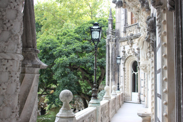 Quinta da Regaleira: Ihr solltet auch ins Schloss und auf die Balkone gehen