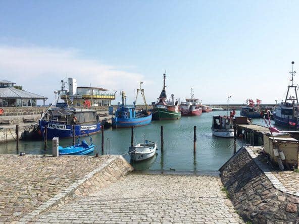 Der Hafen in Sassnitz: Hier gibt es leckere Fischbrötchen