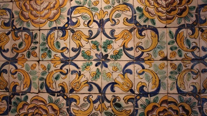 Blau-weiß-gelb: Die typischen Farben der Azulejos in Lissabon