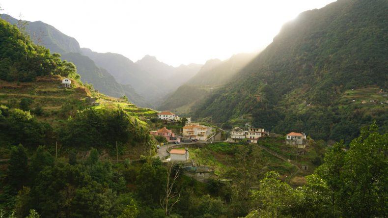 Die schöne Berglandschaft auf der Insel Madeira