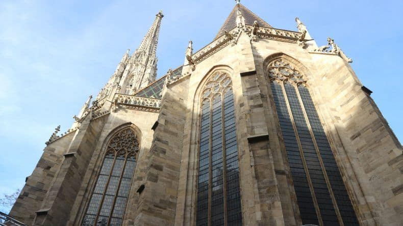 Bekommt man nicht komplett aufs Bild: Die Votivkirche in Wien