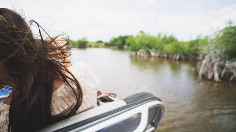 Fliegende Haare während der Airboat Tour durch den Everglades Nationalpark