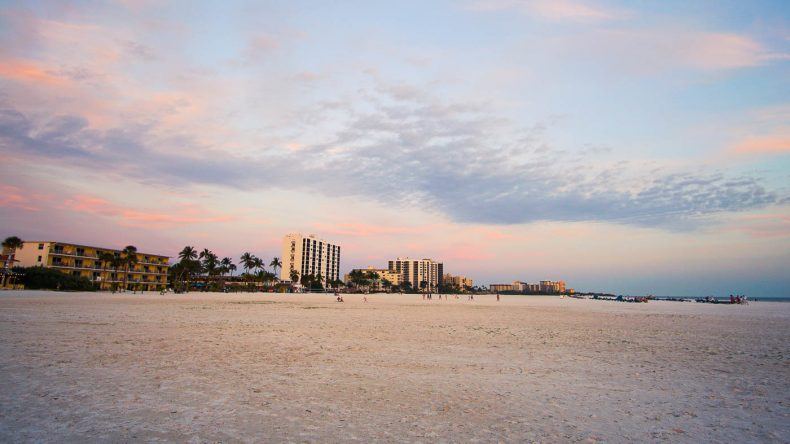 Fort Myers Beach vor Sonnenuntergang