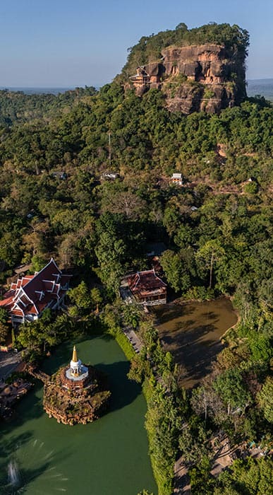 Drohnenaufnahme vom Wat Phu Tok