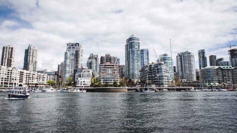 Vancouvers Skyline vom Wasser aus