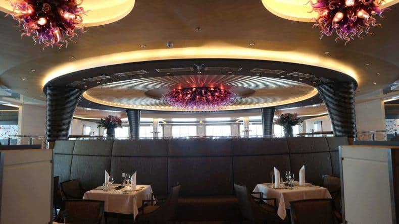 Das Restaurant Weltmeere bietet viel Platz und ein ausgefallenes Interior