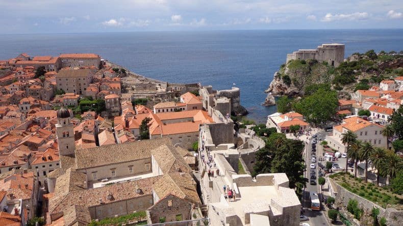 Hier könnt ihr die Stadtmauer von Dubrovnik sehen