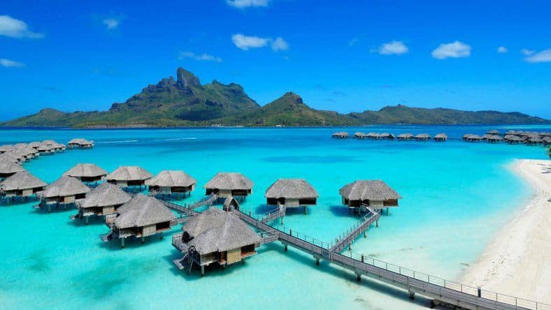 Mit Blick aufs Meer und die Berge: Das Four Seasons Resort Bora Bora