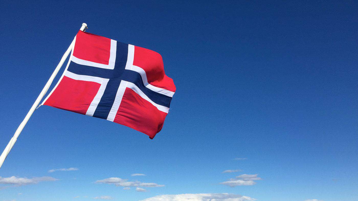 Norwegische Fahne auf der Fähre nach Bodo