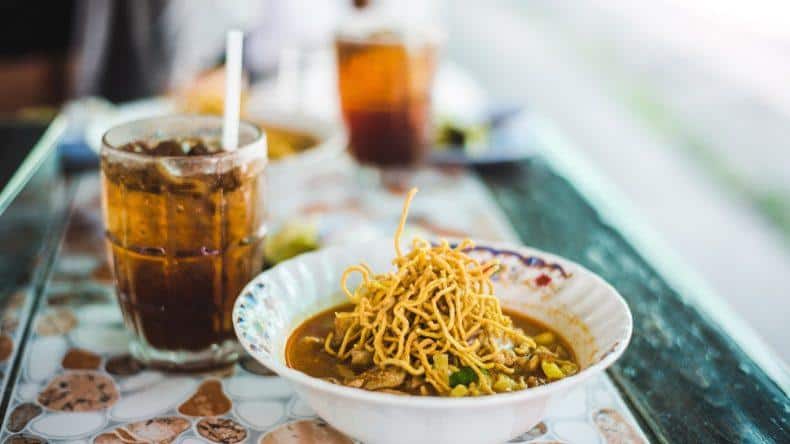 Khao Soi, eine Kokos-Curry-Suppe, gilt als Spezialität im Norden von Thailand.