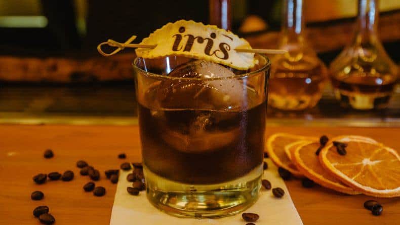 Signature Drink des „Iris Dubai“: Der „Black Isle“. Rezept ist streng geheim!