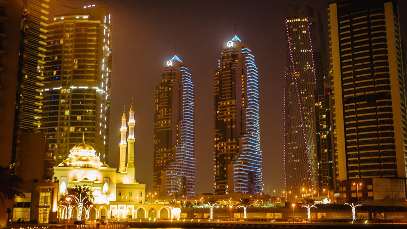 In Dubais Skyline trifft Tradition auf Moderne.