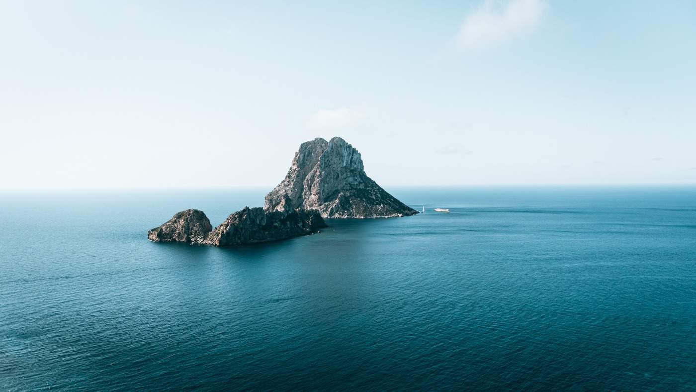 Ein Inselhighlight: Der Blick auf das Felsmassiv Es Vedrà.