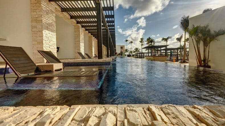 Aus dem Bett direkt in den Pool: Swim-Up-Zimmer im CHIC Punta Cana