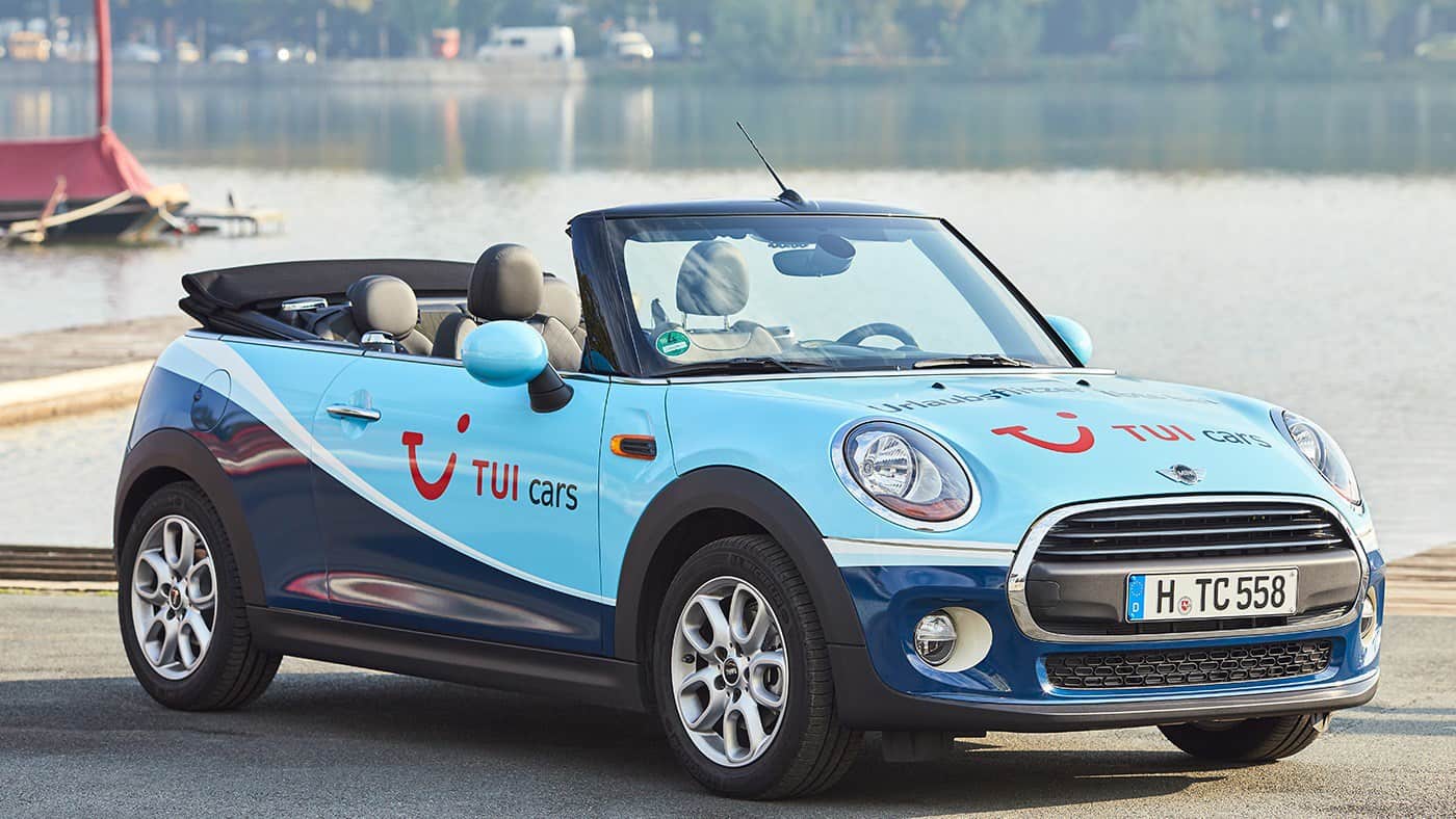 Ein TUI CARS MINI Cabrio kommt ganz groß raus Es geht hoch hinaus auf die Bergstation der