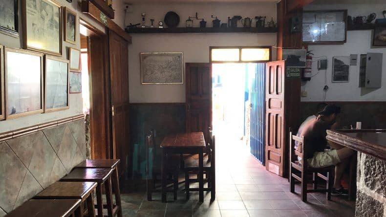 Urig und typisch - eine Bar im Hinterland von Gran Canaria.