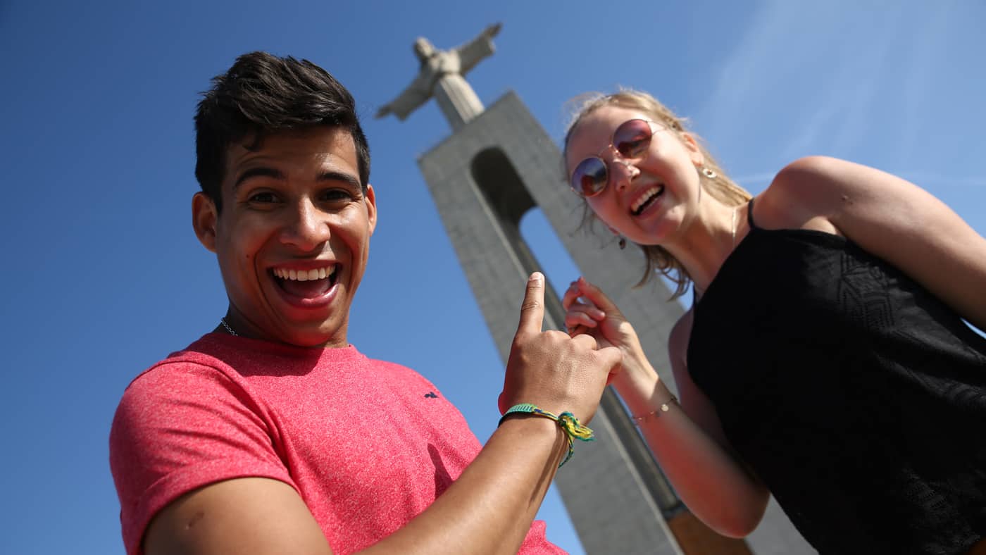 Die Christo-Rei in Almada, Portugal. In Brasilien können die beiden dann sicherlich die Cristo Redentor in Rio de Janeiro besuchen.