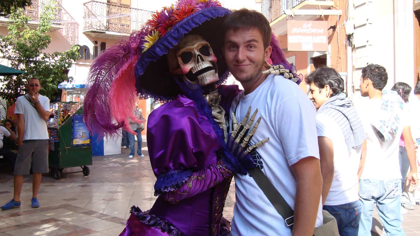 Zum Cervantino Festival hat man sogar die Chance Catrina über den Weg zu laufen.