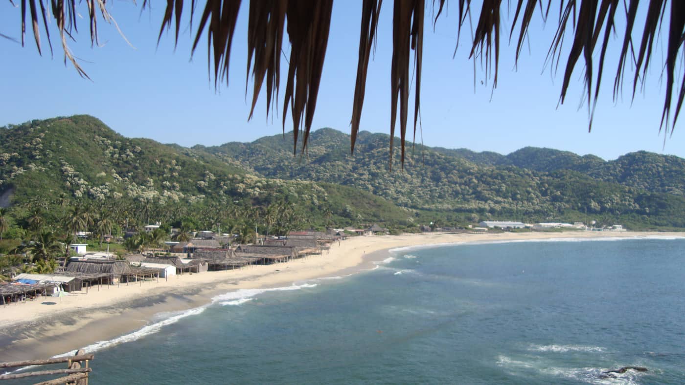 Von den felsigen Klippen am Playa Maruata hat man einen tollen Blick auf die Küste.