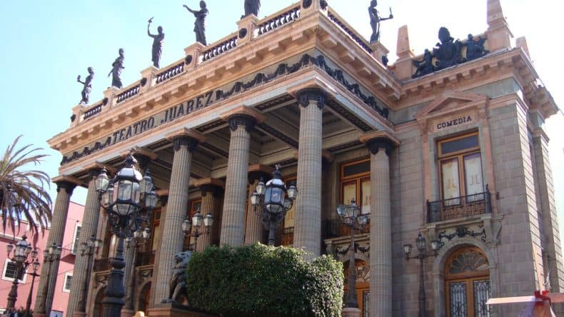 Enge Gassen, tolle Museen und schicke Kolonialarchitektur. Ein Besuch von Guanajuato ist ein absolutes Muss.
