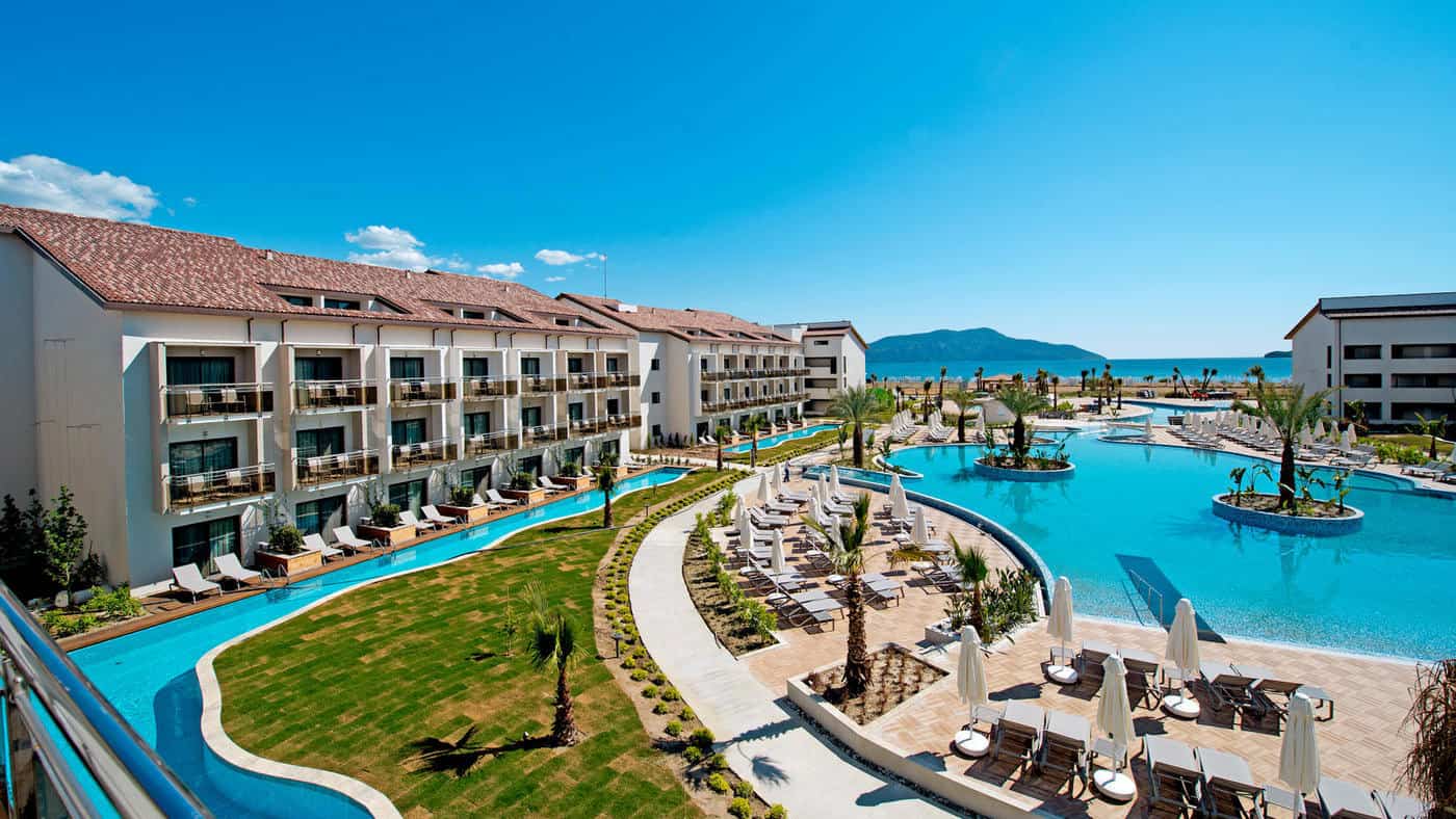 Im TUI SENSATORI Resort Barut Fethiye dürft ihr euch auf Familienzimmer mit Swim Up Pool freuen