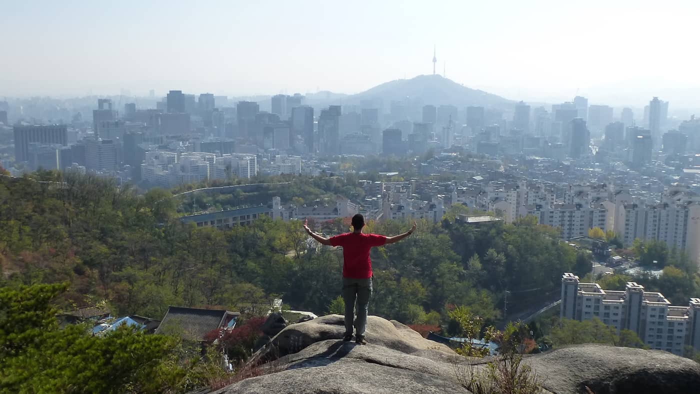 Von den vielen kleinen Bergen, wie hier dem Ansan, hat man einen tollen Blick auf die Seoul.