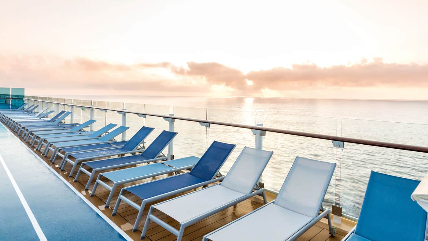 Und überzeugt? Dann reserviert euch schon mal eine Sonnenliege und genießt den traumhaften Sonnenaufgang an Deck! (© TUI Cruises GmbH Hamburg)