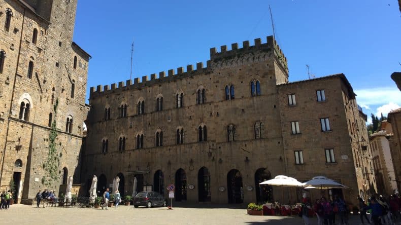Der Palast an der Piazza dei Priori ist einer der ältesten der Region.