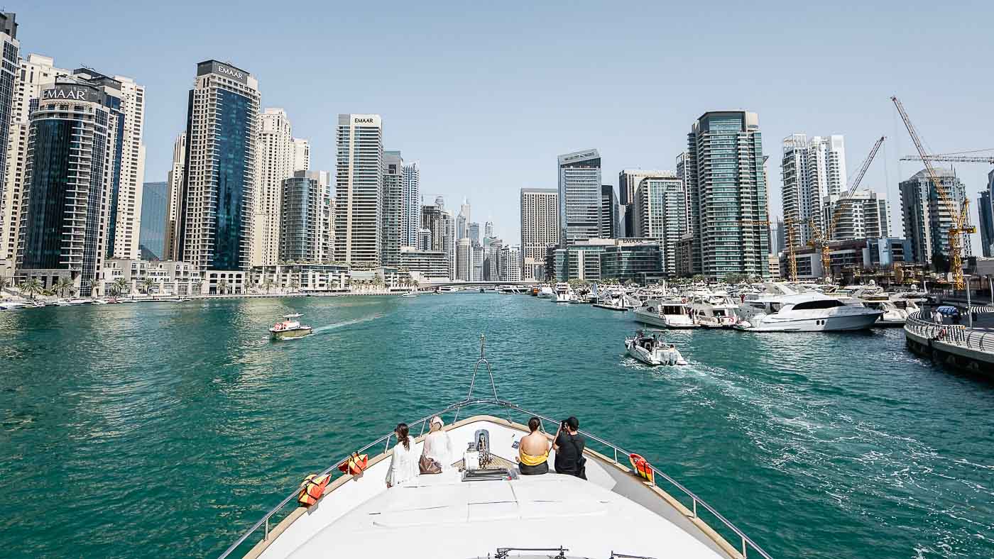 Auf Yachttour entlang der Dubai Skyline