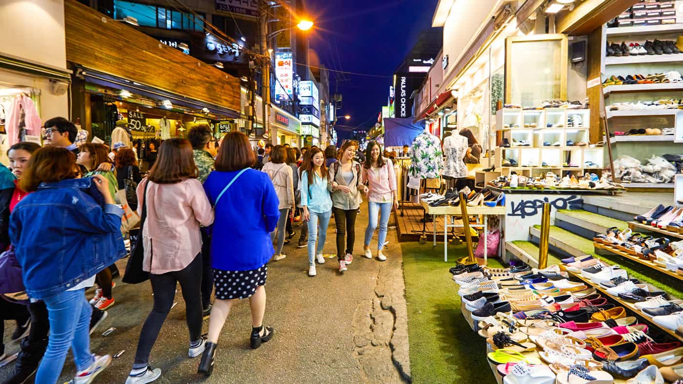 Das Ausgeh-Viertel Hongdae lockt mit allerlei Angeboten. // Copyright © Korea Tourism Organization