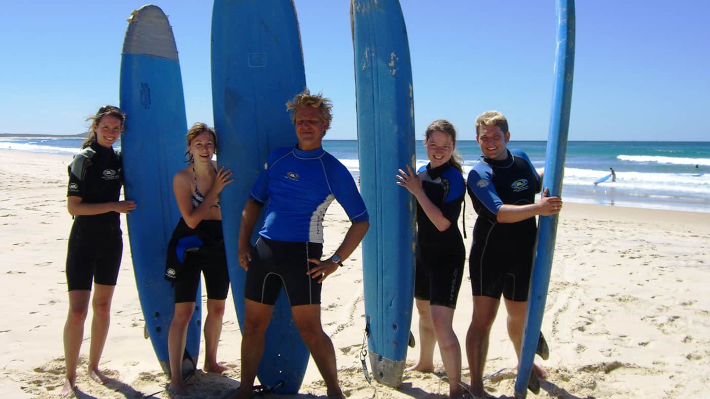 Du fühlst dich im Meer pudelwohl? Dann ist der Job als Surflehrer vielleicht genau der Richtige für dich.