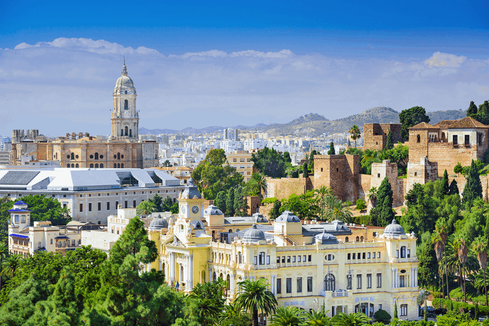 Mit TUI fly fliegt ihr aus verschiedenen deutschen Großstädten flexibel nach Jerez de la Frontera im Westen oder nach Málaga am Mittelmeer.