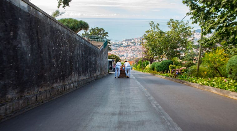 Fahrt mit dem Korbschlitten in Funchal