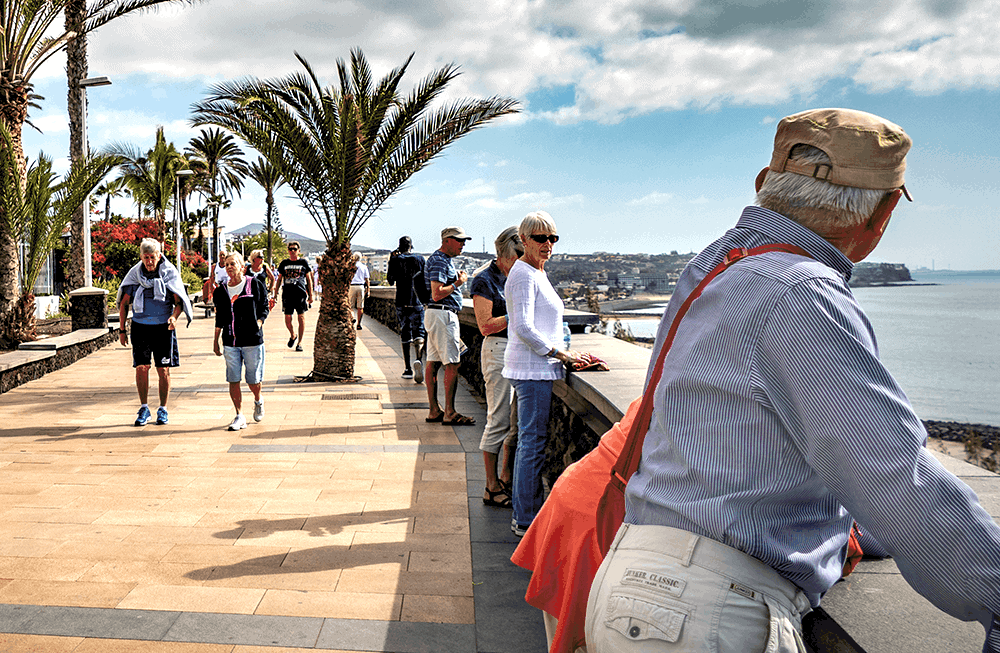 Entlang der Strandpromenade von Maspalomas auf Gran Canaria lässt es sich entspannt flanieren.