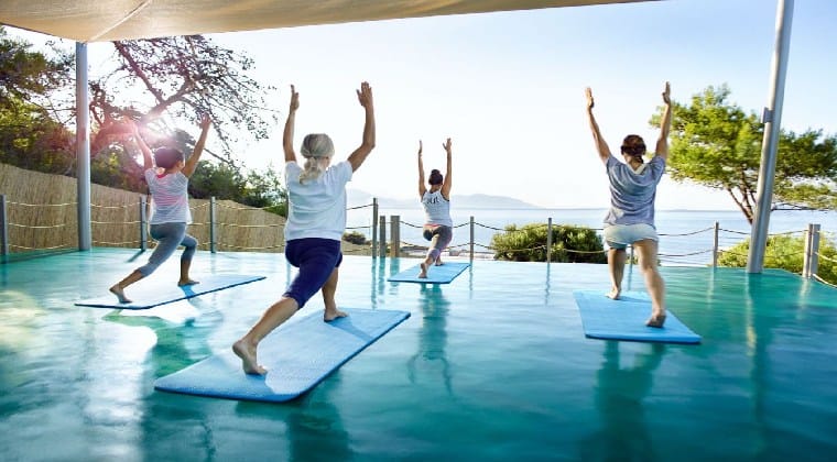 Yoga mit Blick auf das Meer